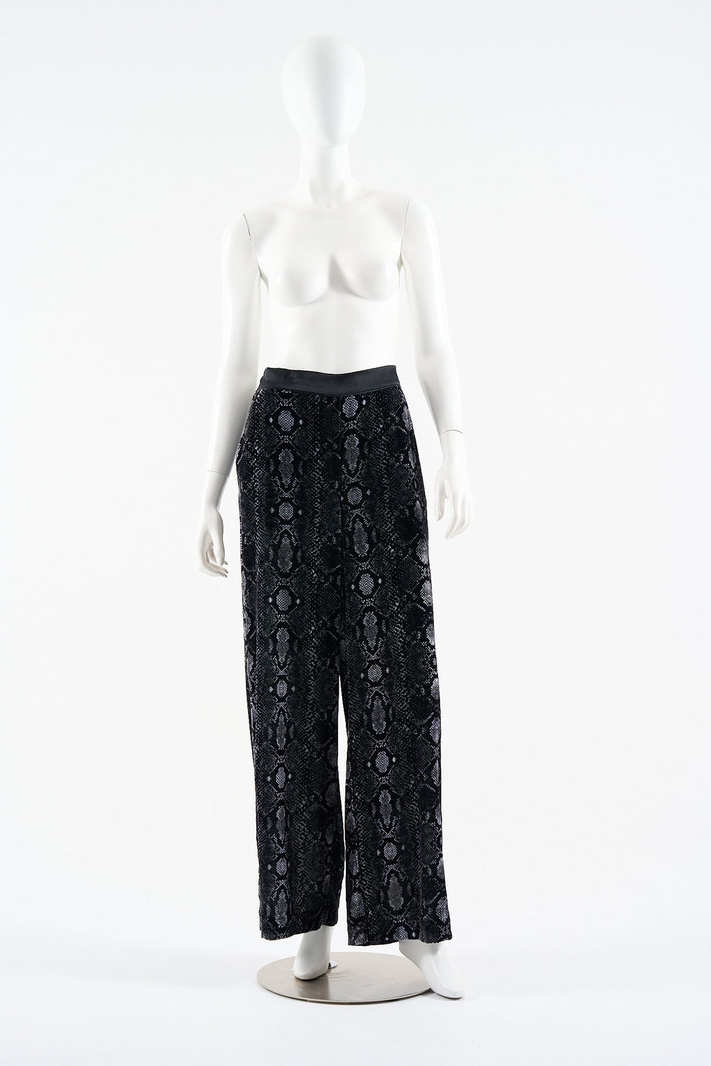 STRAIGHT LEG RELAXED TROUSER